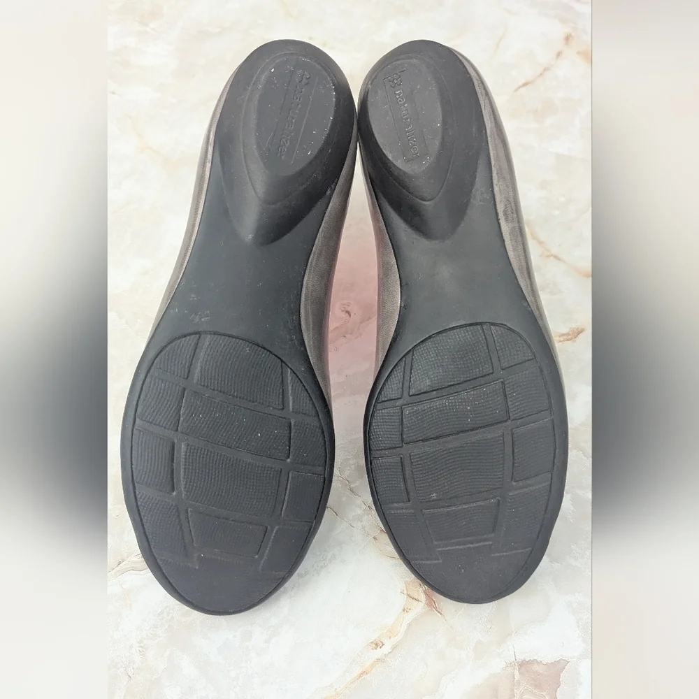 Naturalizer Woman's Patent Leather  Flats Buckle Detail‎ Size  7.5